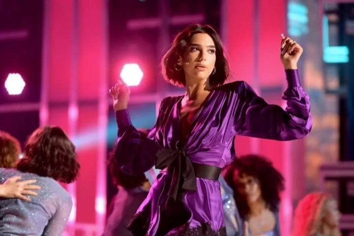 El cabello corto de Dua Lipa es el peinado de la temporada