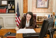 How to Avoid Legal Issues in the Entertainment Industry? Legal Issues